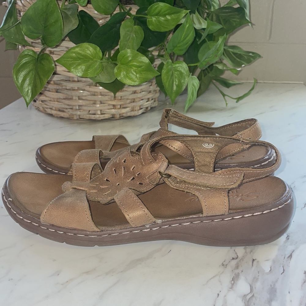Skechers Luxe Foam leather tan/gold sling back sandals size 8.5